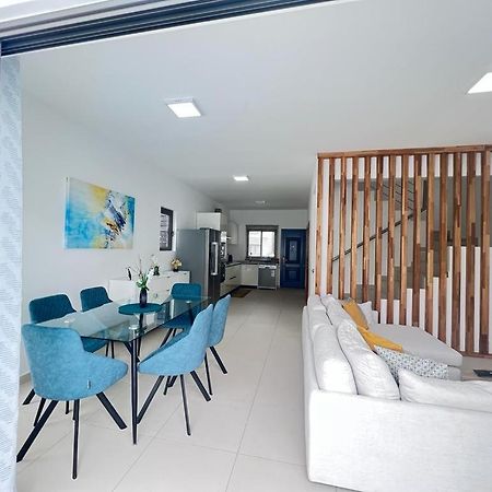 Azure 4 Bedrooms Haven Retreat: Where Tranquility Meets Turquoise Waters, Flic En Flac Mauritius المظهر الخارجي الصورة