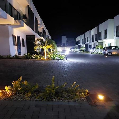 Azure 4 Bedrooms Haven Retreat: Where Tranquility Meets Turquoise Waters, Flic En Flac Mauritius المظهر الخارجي الصورة