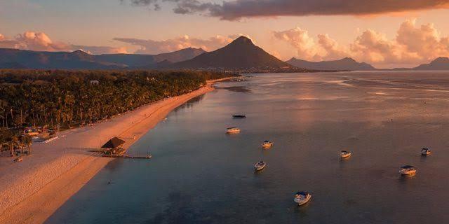 Azure 4 Bedrooms Haven Retreat: Where Tranquility Meets Turquoise Waters, Flic En Flac Mauritius المظهر الخارجي الصورة
